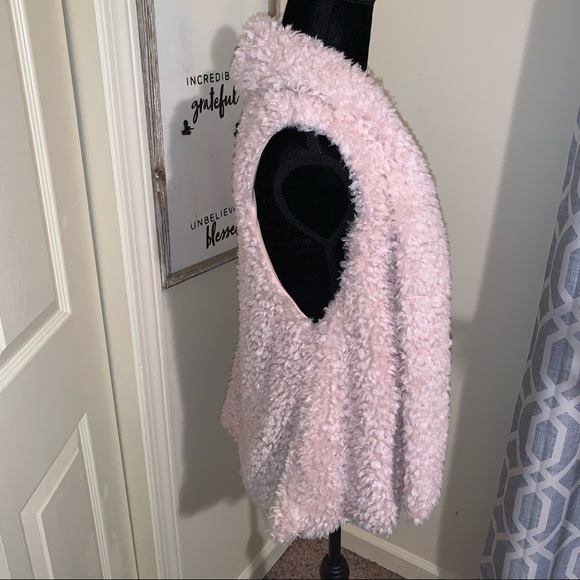 Women’s Fuzzy Sherpa Fleece open front Vest - Picture 3 of 8